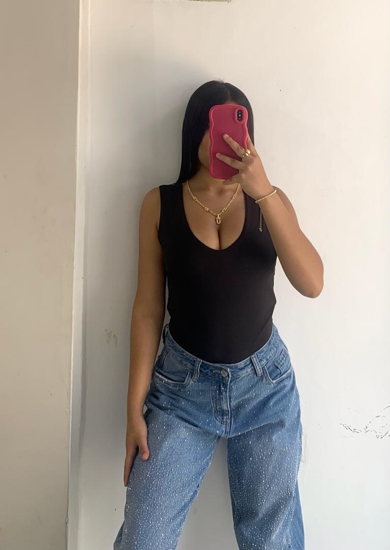 BODY CUELLO V SIN MANGAS